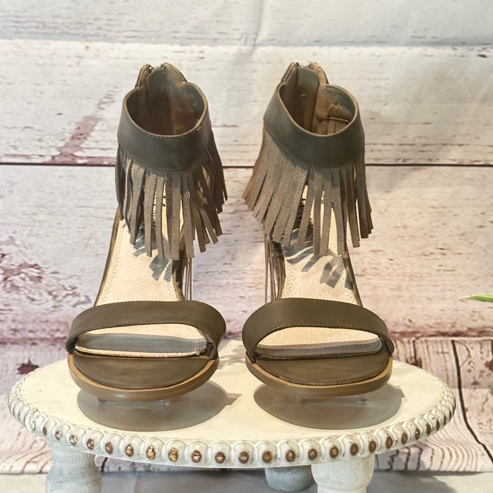 A.S.N.Y Fringed Tasseled Ankle Strap Taupe Green 3” Block Heel Sandal Size 9 - Picture 3 of 11